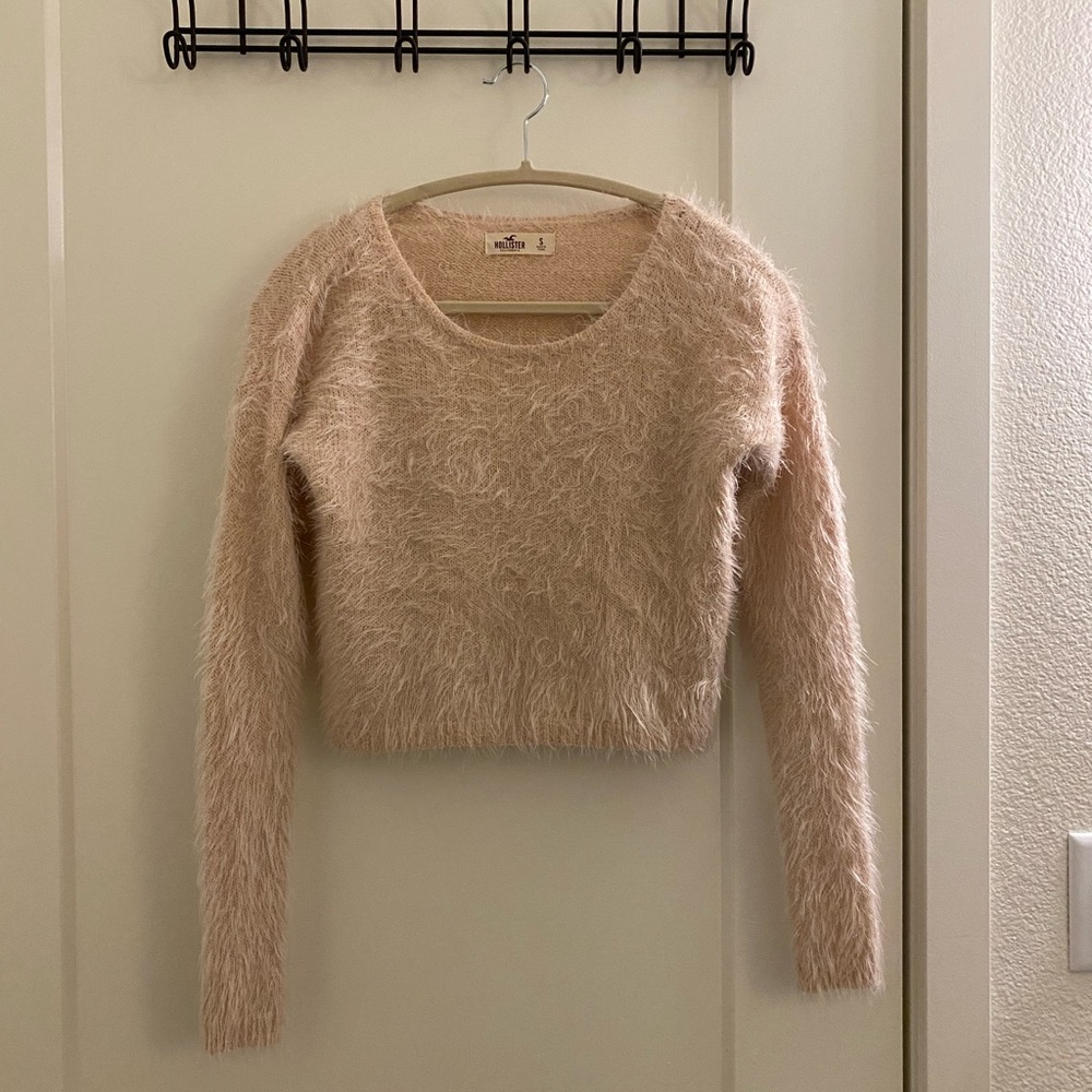 Hollister Fuzzy Cropped Sweater in Blush pink
